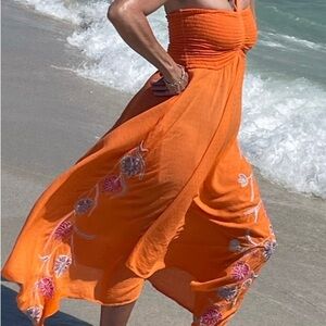 Beautifullllll dress for the Beach very elegant you could use it for everything